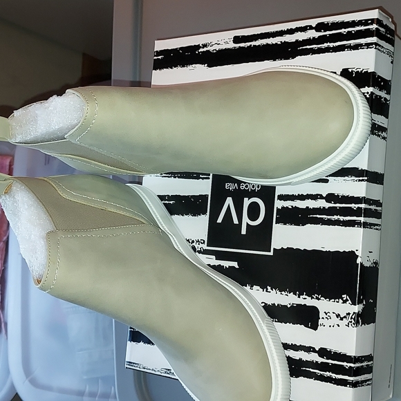 Dolce Vita Shoes - NWT and box Kyla wedge sneakers..size 8
